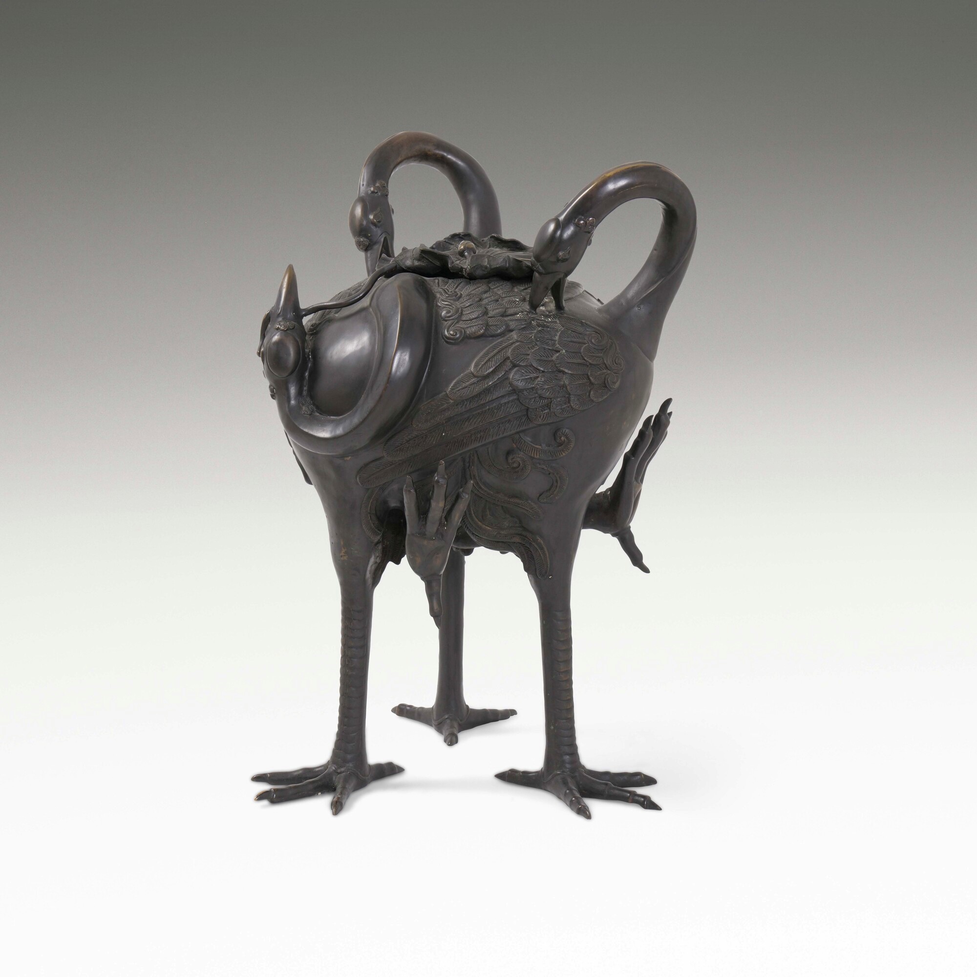 Giappone (periodo Meiji, 1868-1912), Incensiere tripode in bronzo raffigurante cigni