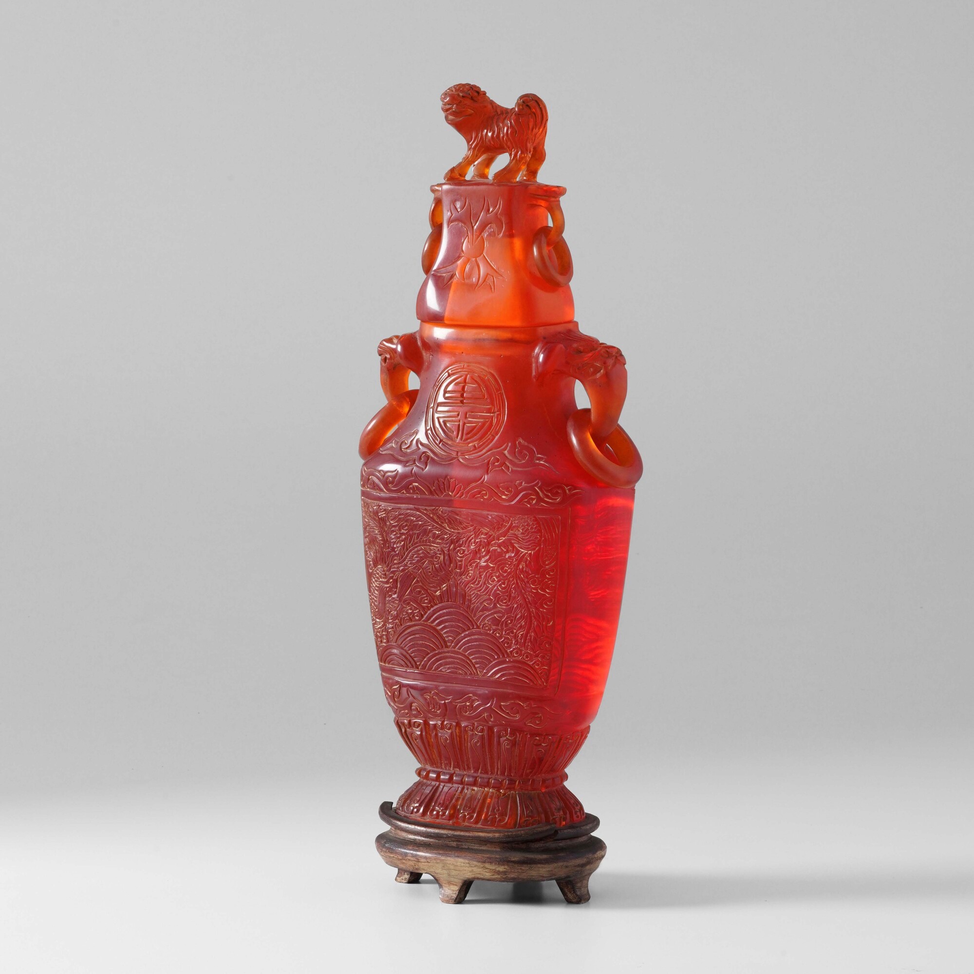 Vaso biansato «Cherry Amber», Cina, XX secolo