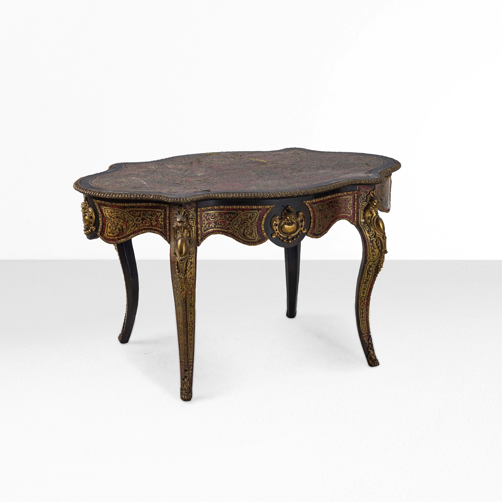 Francia, Tavolo a biscotto in stile Boulle, piano sagomato, decoro in metallo dorato traforato (X...