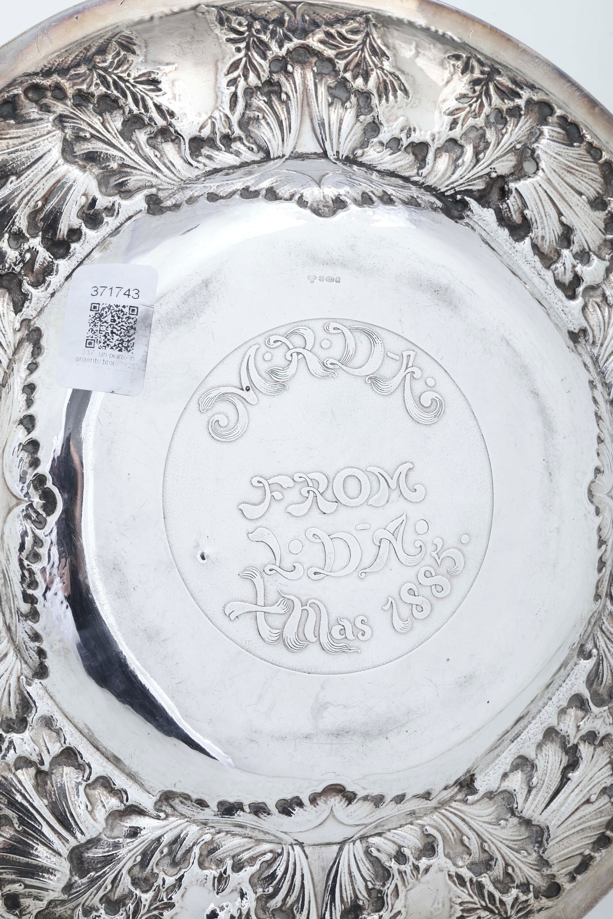 Argenteria inglese del XX secolo, Piatto commemorativo in argento sterling
