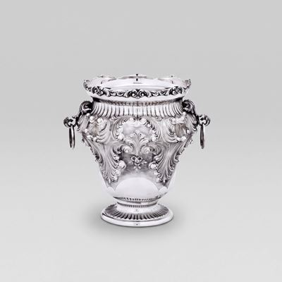 Argenteria artistica italiana del XX secolo, Grande porta champagne in argento fuso e sagomato