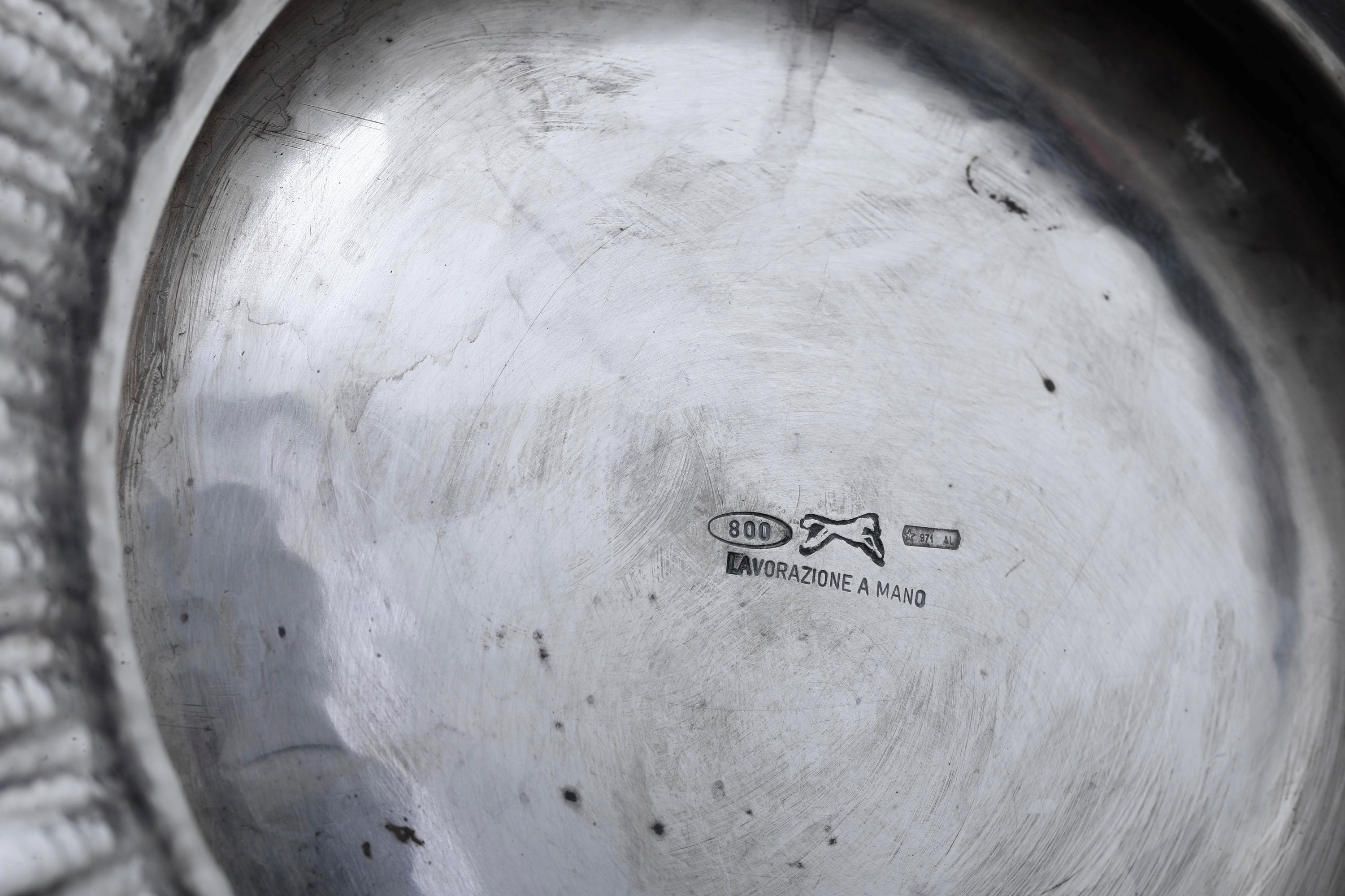 Argenteria artistica italiana del XX secolo, Grande porta champagne in argento fuso e sagomato