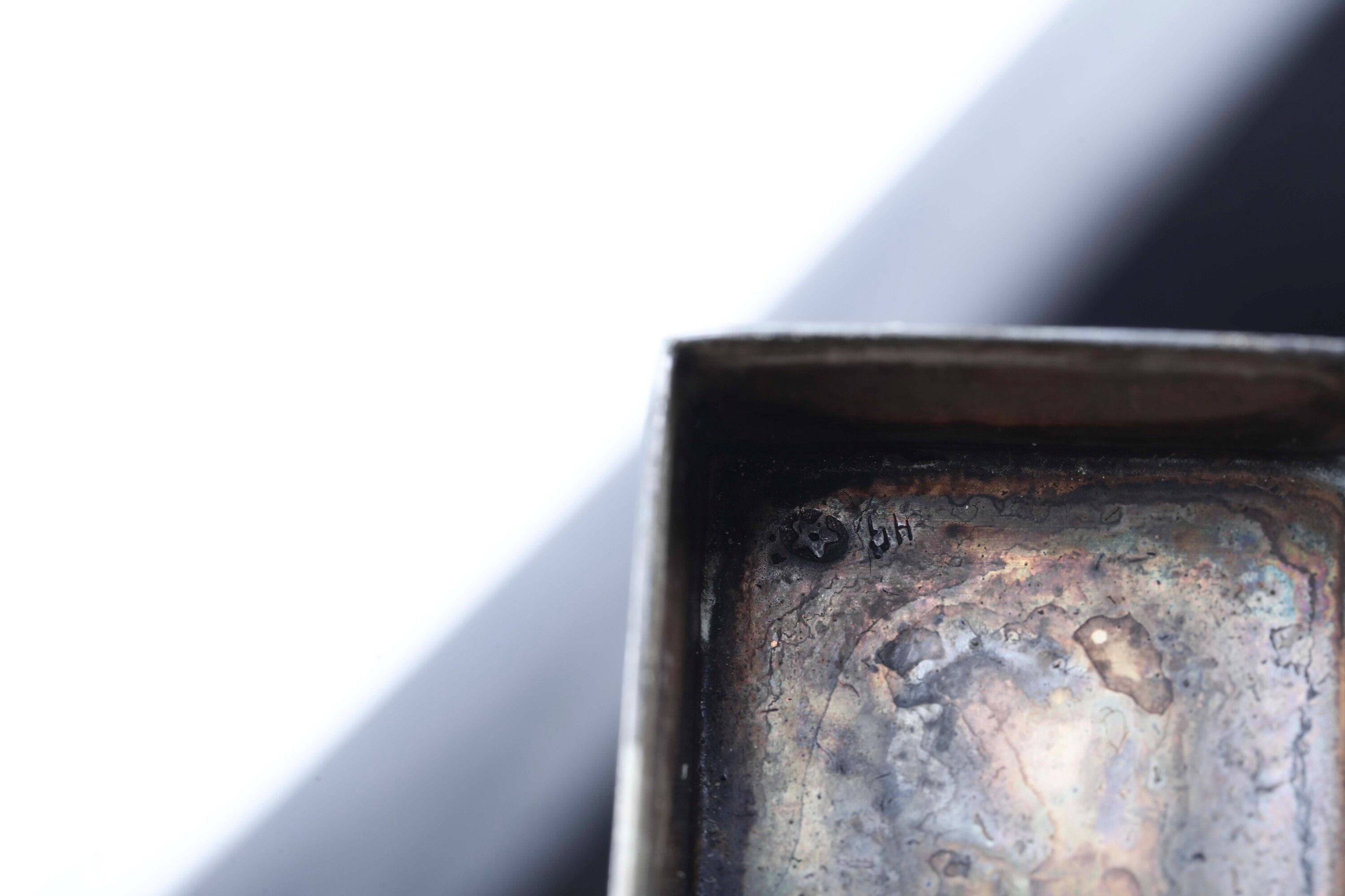 Lotto di sedici contenitori in argento e un contenitore in metallo argentato, XX-XXI secolo
