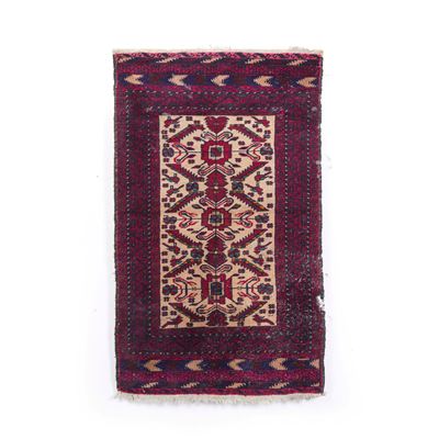 Tappeto Baluch, inizio XX secolo, fondo rosso e bianco con decori blu