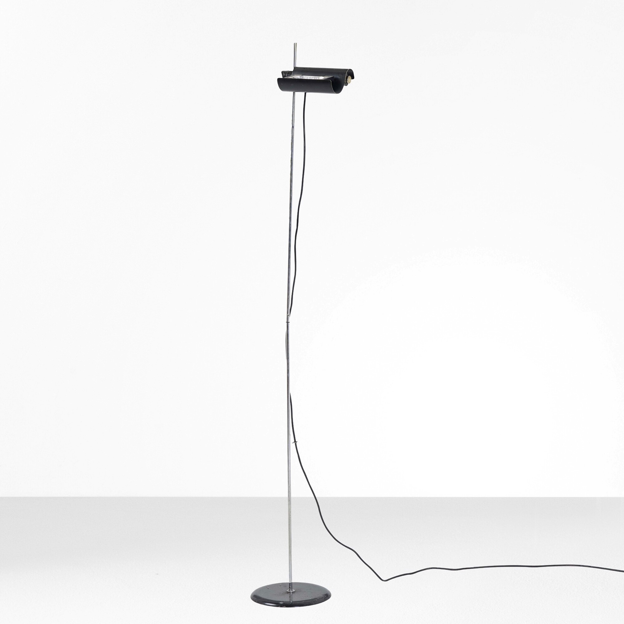 Lampada da tavolo, fine XIX secolo: abat-jour in bronzo dorato e base in piantana, XX secolo