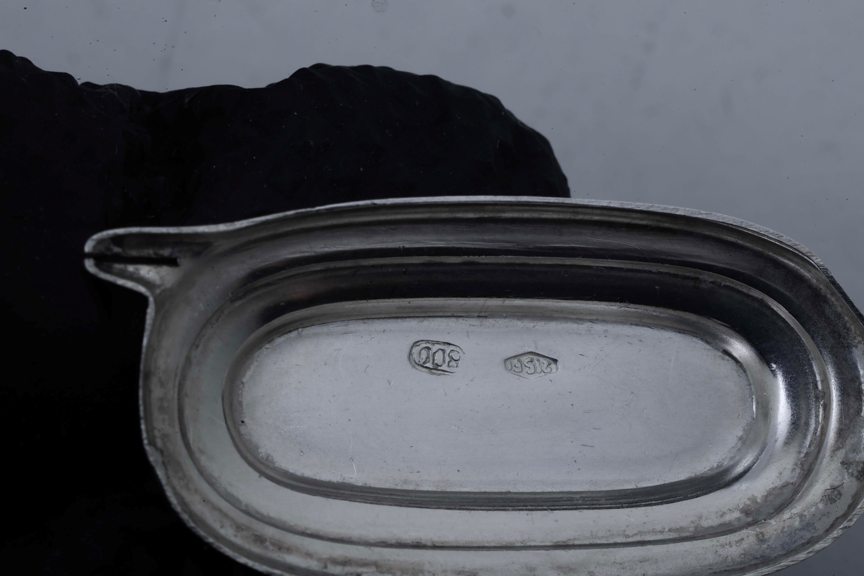 Argenteria fiorentina del XX secolo, Astuccio con sei segnaposto a forma di cavallo in argento fu...