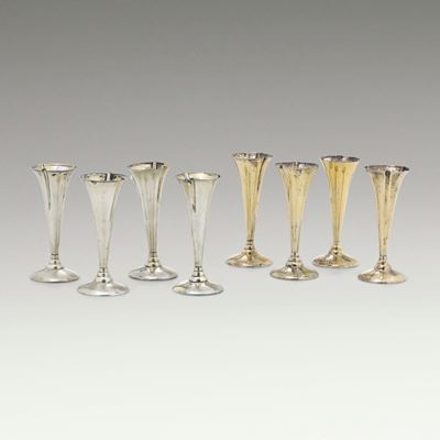 Otto segnaposto a forma di vaso, argenteria italiana del XX secolo in argento fuso e sagomato