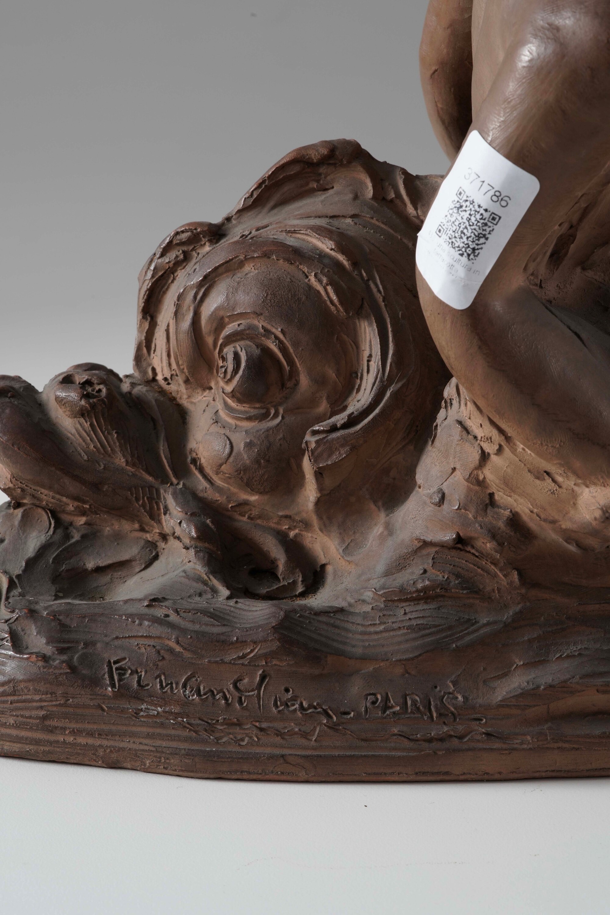 Fernand Lion, Plastificatore in terracotta con Venere e Amore a cavallo di un delfino