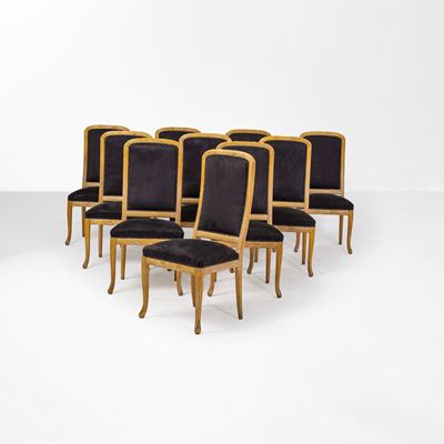Gruppo di dieci sedie, XX secolo, legno di acero intagliato
