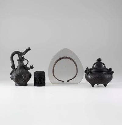 Lotto misto, oggetti decorativi in bronzo e porcellana (Cina), XX secolo