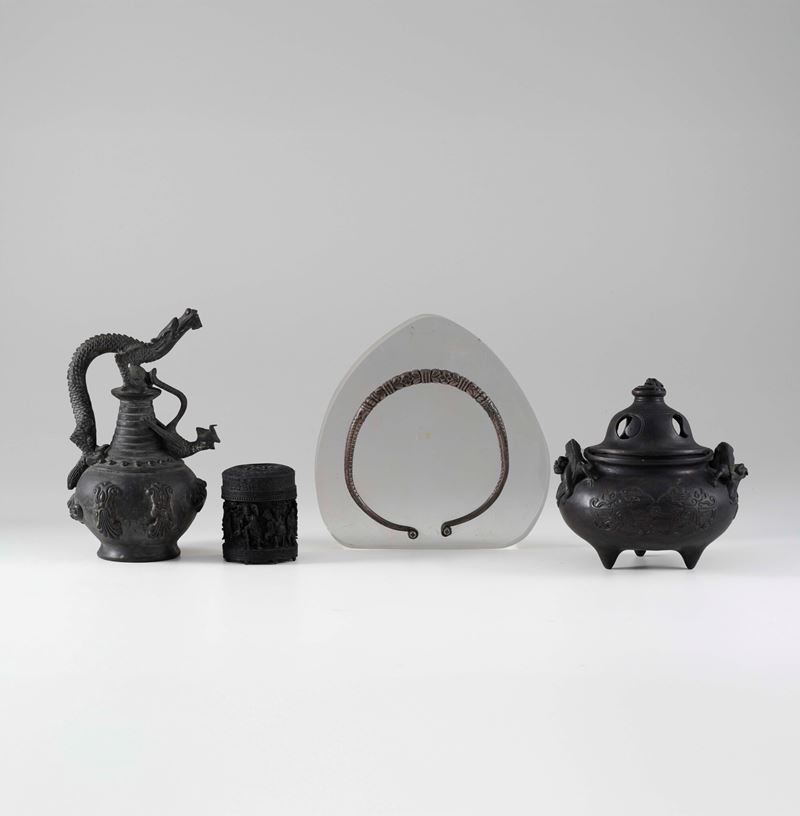 Lotto misto composto da oggetti in bronzo, Cina, XX secolo  - Auction Artworks, Furniture and Works of Art. A charitable bequest - II - Cambi Casa d'Aste