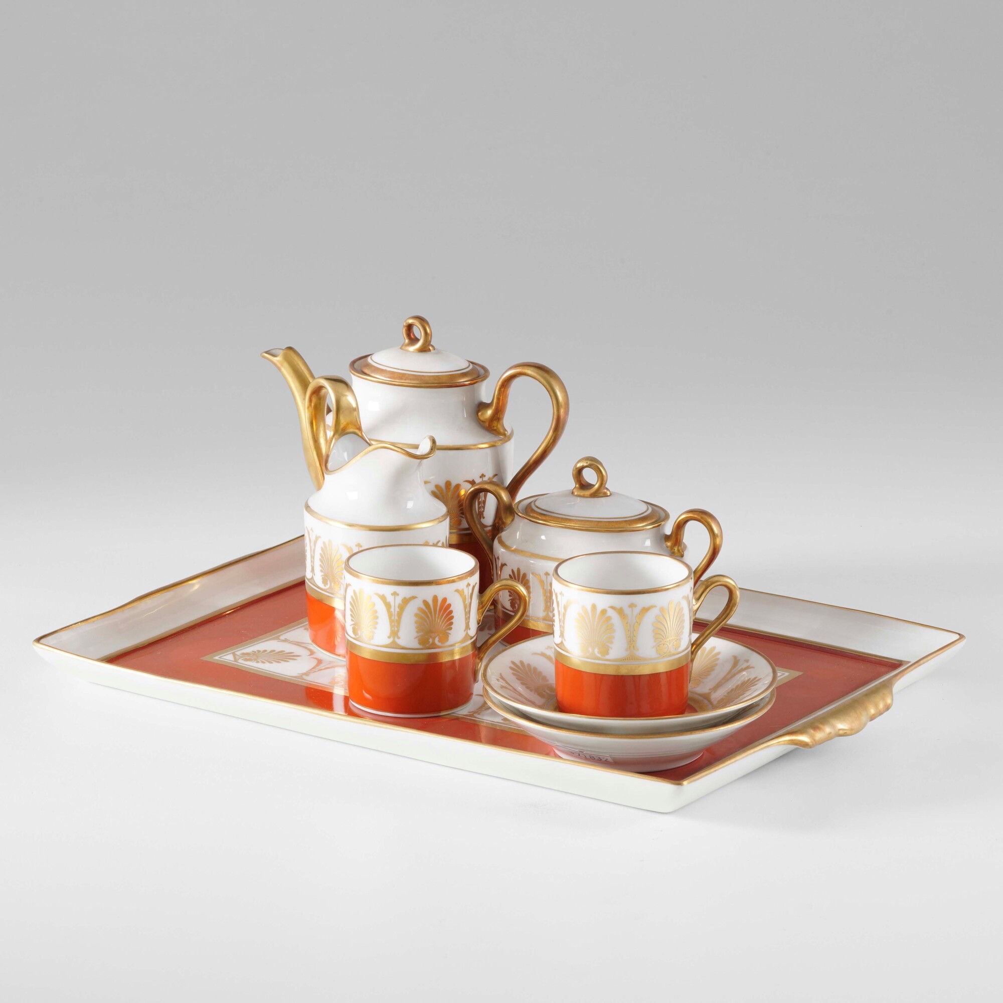 Ginori, Servizio da caffè tête-à-tête (porcellana bianca e rossa, decorazione in oro), metà del X...