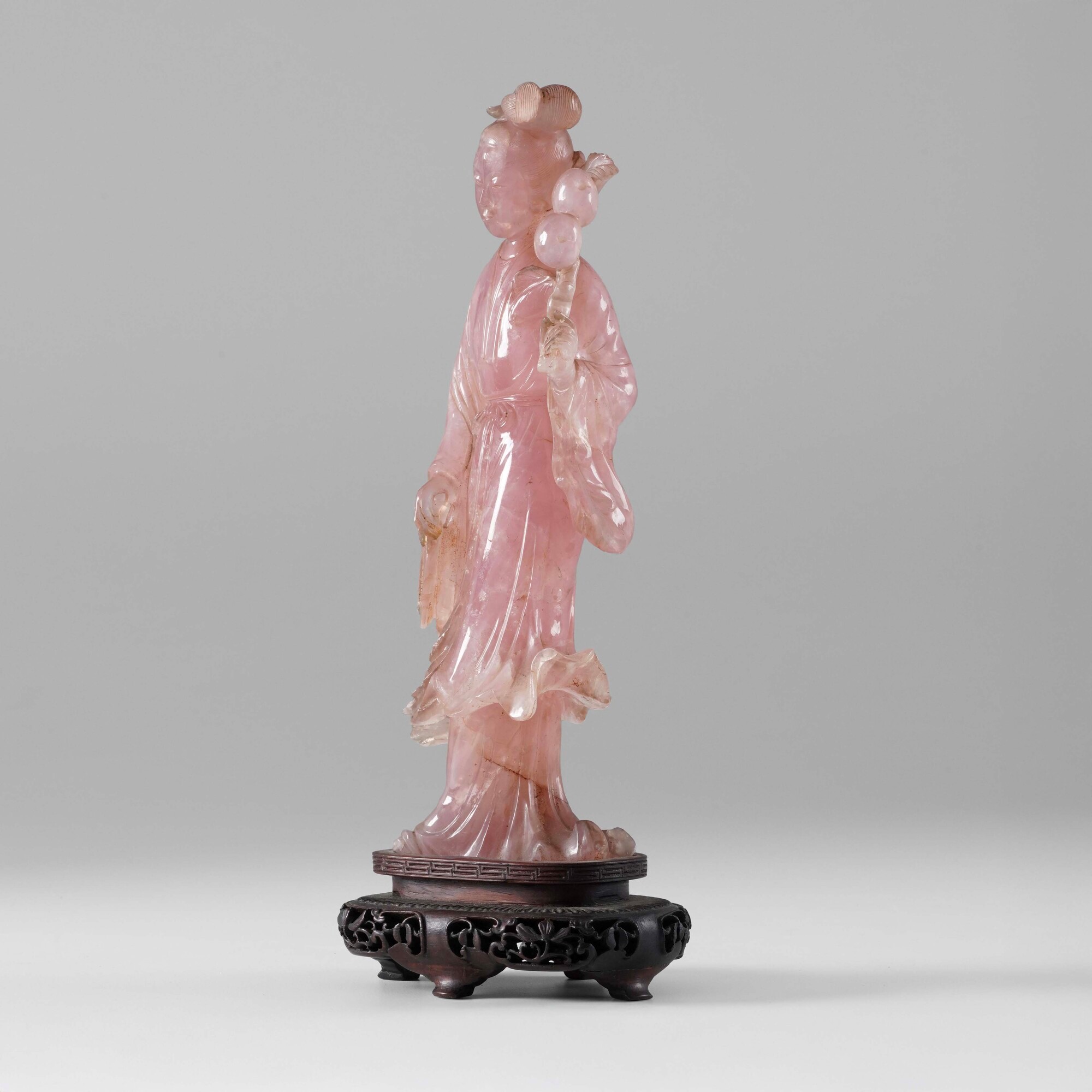Cina, Figura di Guanyin in quarzo rosa, Dinastia Qing, XIX secolo