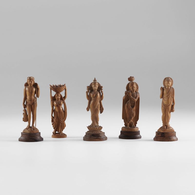 Lotto composto da cinque figure di personaggi in legno, India, XX secolo  - Asta Gioielli, argenti, arredi e oggetti d'arte. Un lascito per finalità benefiche - II - Cambi Casa d'Aste