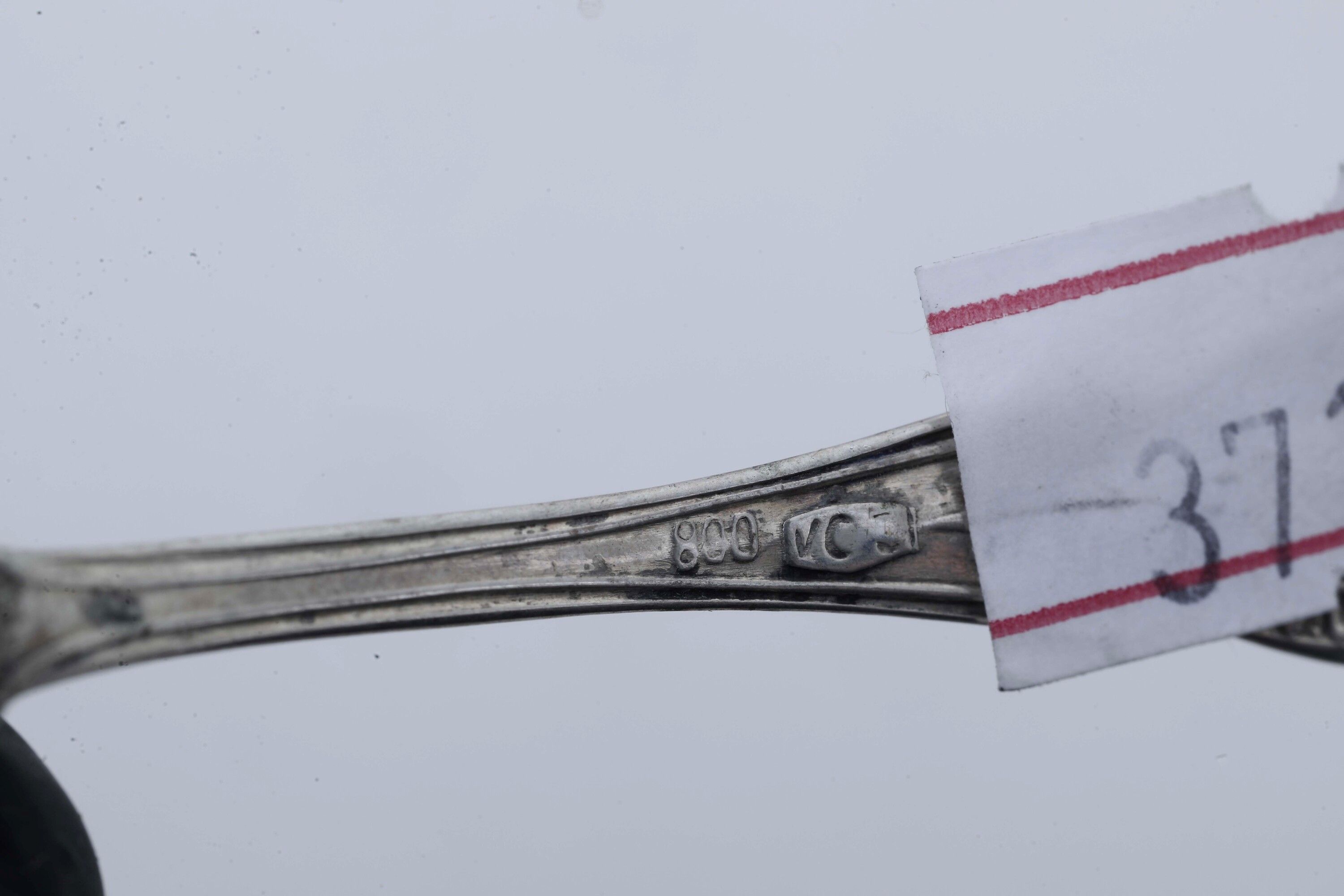 Spargizucchero e campanella con ingranaggio, argento fuso e altri materiali (oggetti d’arte d’arr...