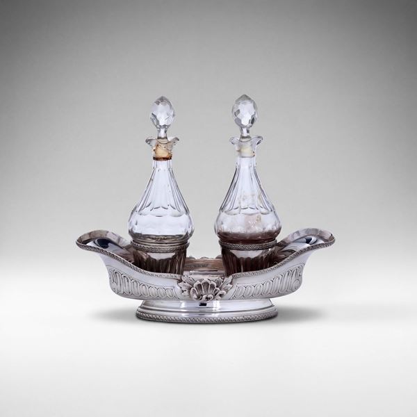 Acetoliera di gusto neobarocco. Argenteria artistica milanese del XX secolo. Argentiere Messulam per Gorra Torino