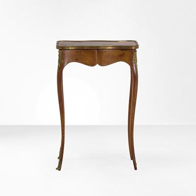 Tavolino stile settecentesco, lastronato in legno, Francia, fine XIX-inizi XX secolo