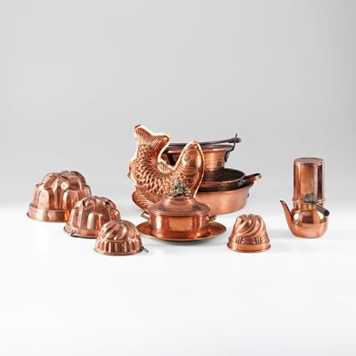 Utensili e stampi da cucina in rame, XX secolo (stampi, pentole, zuppierina e caffettiera)