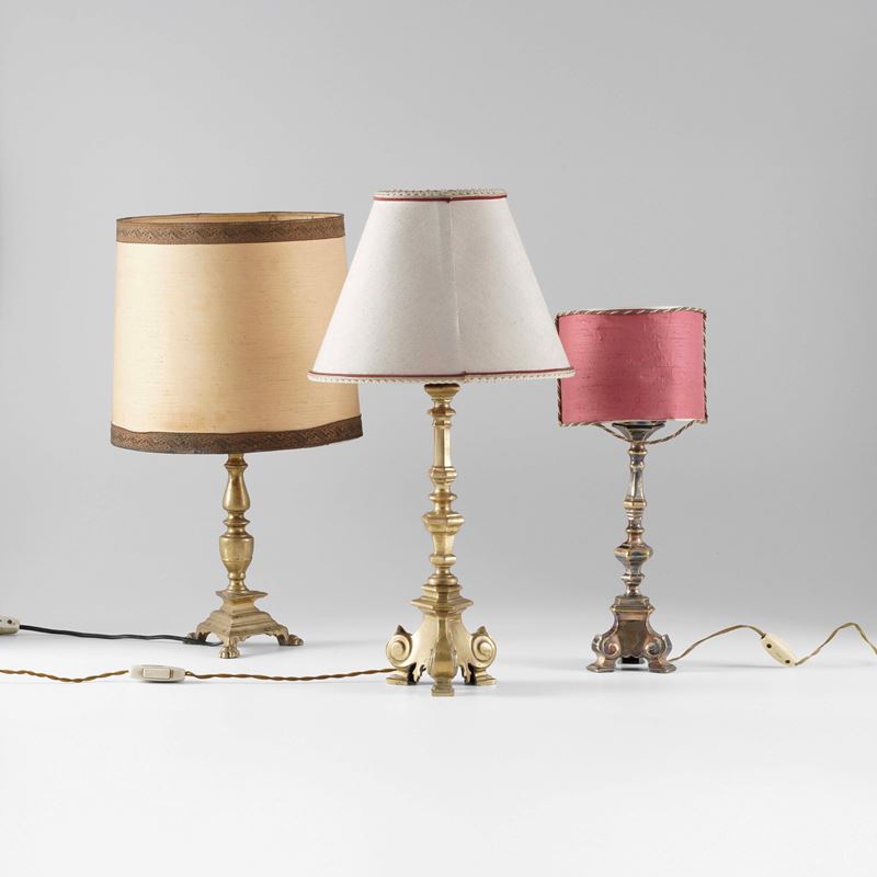 Tre diverse lampade da tavolo. XX secolo  - Asta Gioielli, argenti, arredi e oggetti d'arte. Un lascito per finalità benefiche - II - Cambi Casa d'Aste