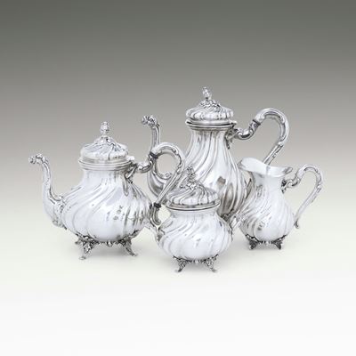 Servizio da tè e caffè neobarocco, argento fuso e sagomato, XX secolo