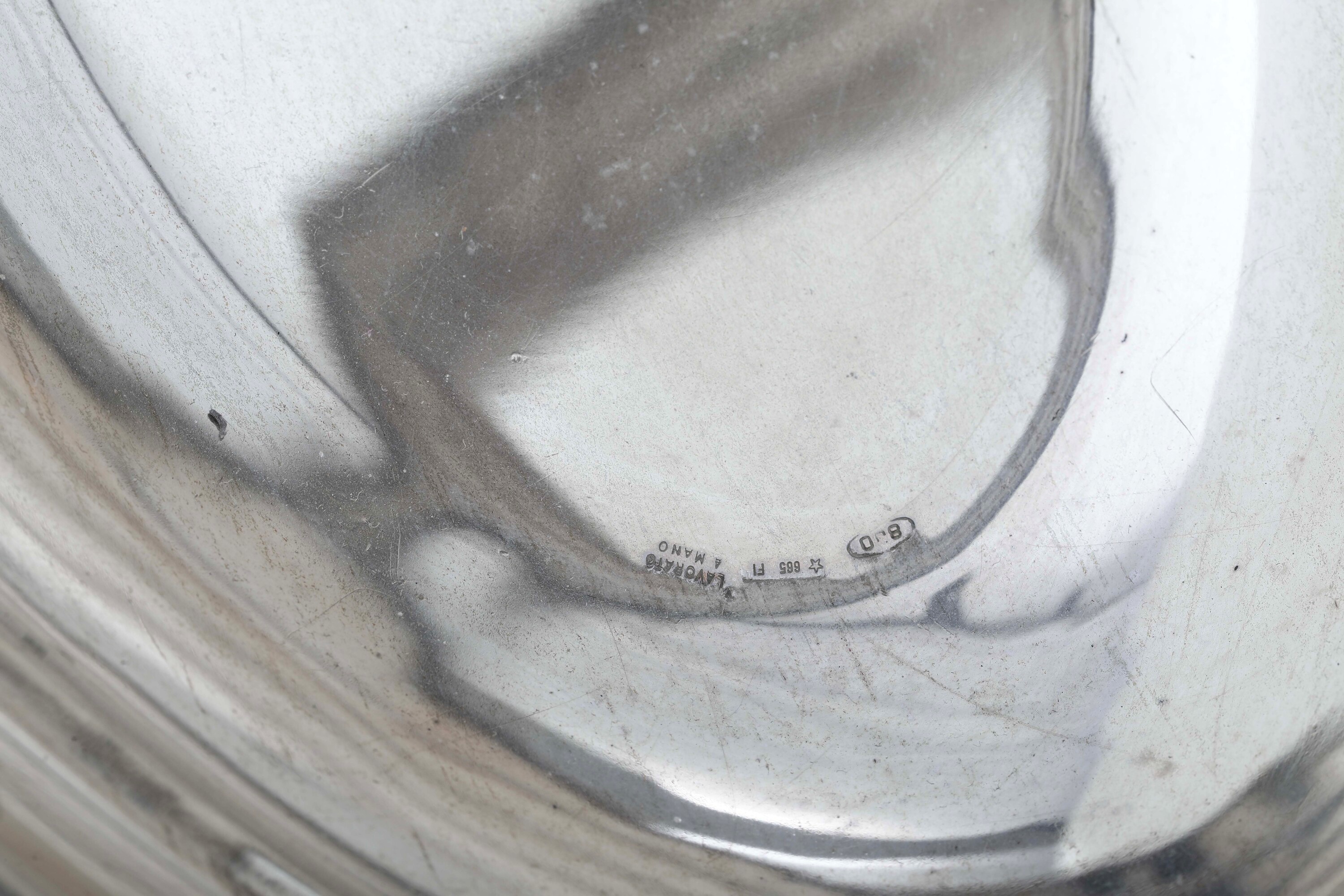 Argenteria artistica fiorentina del XXI secolo, Cestino con decoro a volute costolate in argento ...