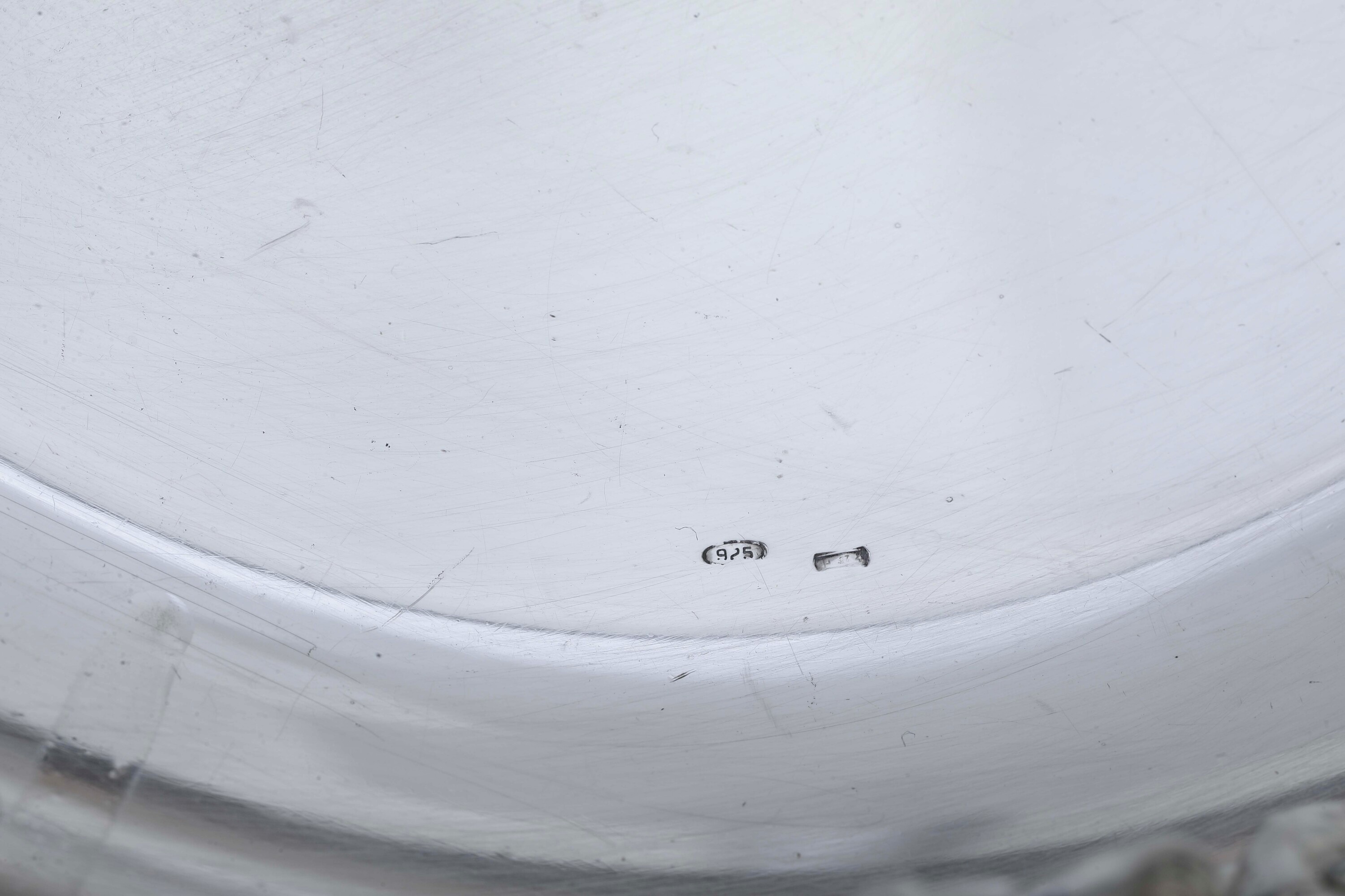 Diverse manifatture italiane, Scatola con coperchio in lamina d’argento 925 con ciotole in argent...