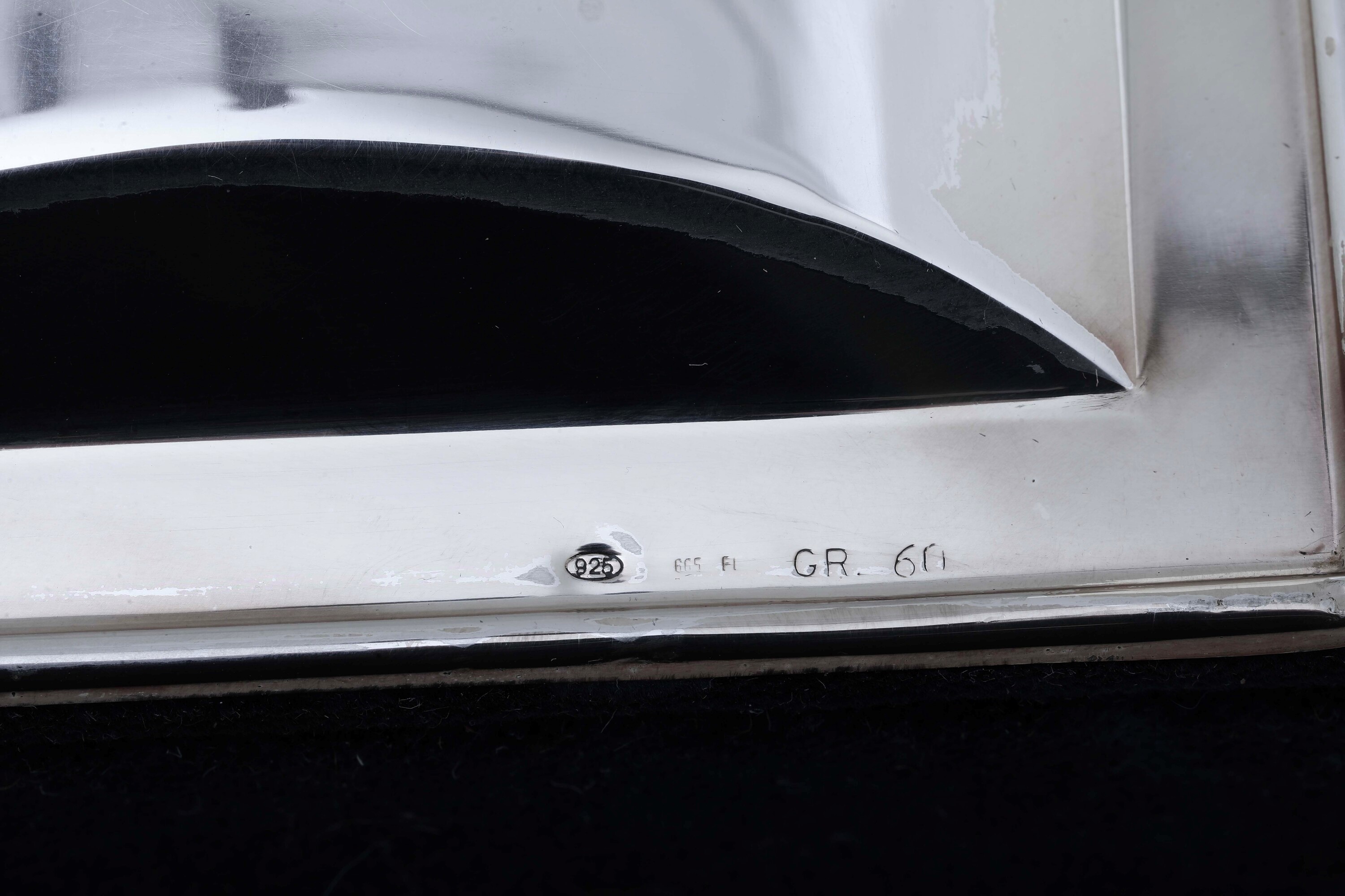 Diverse manifatture italiane, Scatola con coperchio in lamina d’argento 925 con ciotole in argent...
