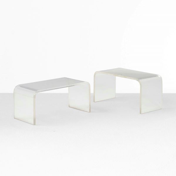 Coppia di comodini in plexiglass. XX secolo