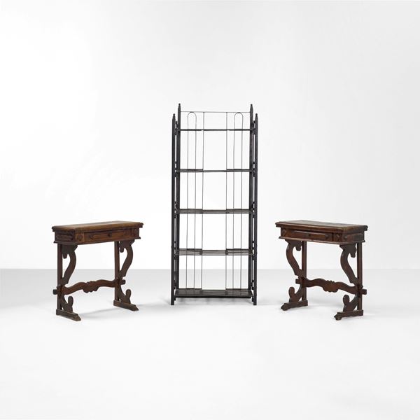 Coppia di tavolini da parete e etagere. XX secolo
