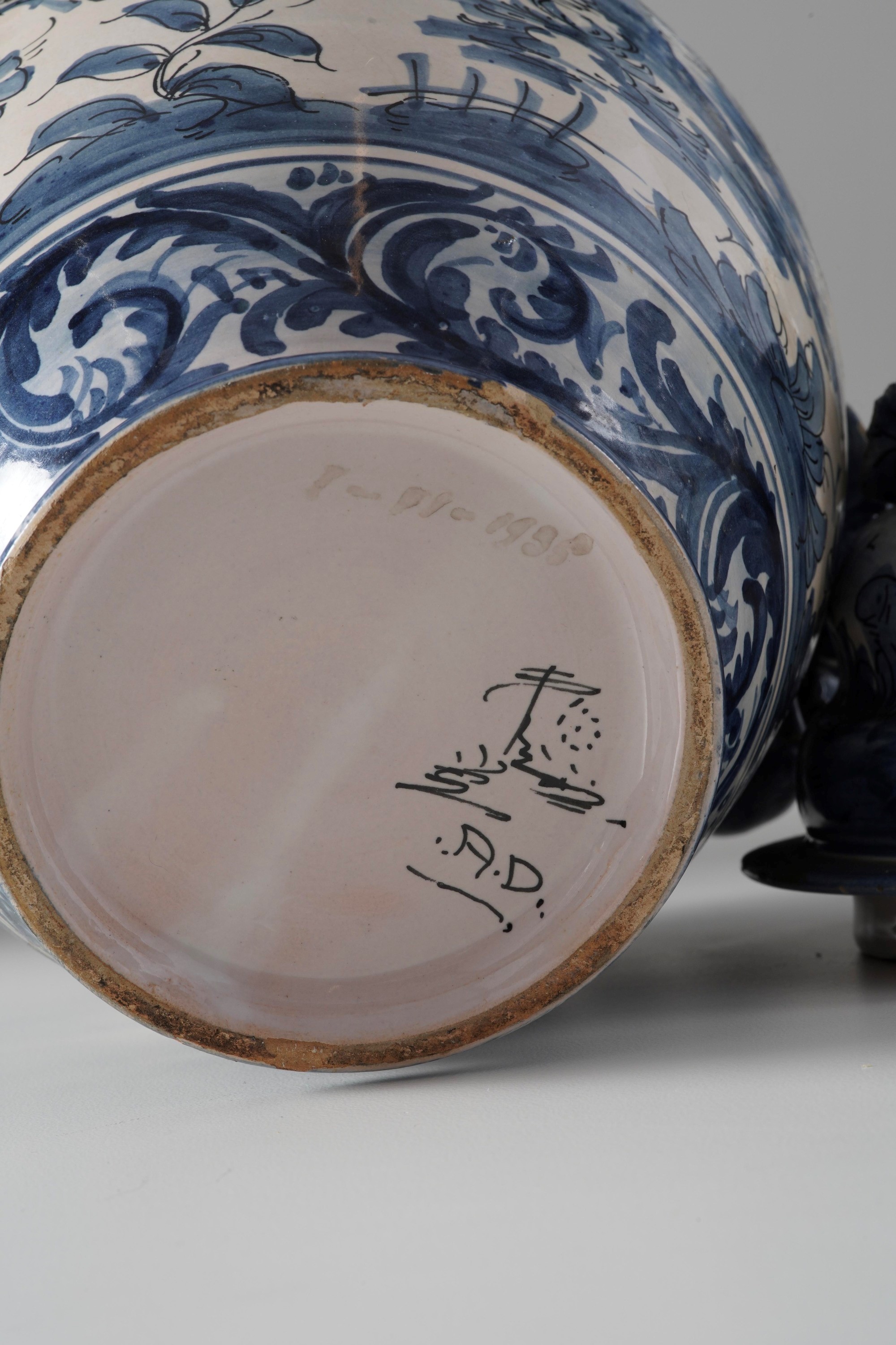 Ceramiche di Savona, XX secolo: coppia di vasi, vaso con manici e fioriera