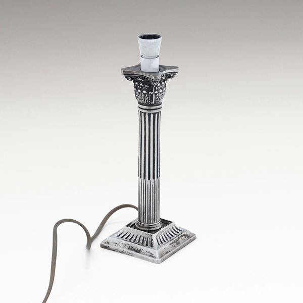 Candeliere a colonna trasformato in lampada. Manifattura del XX secolo.