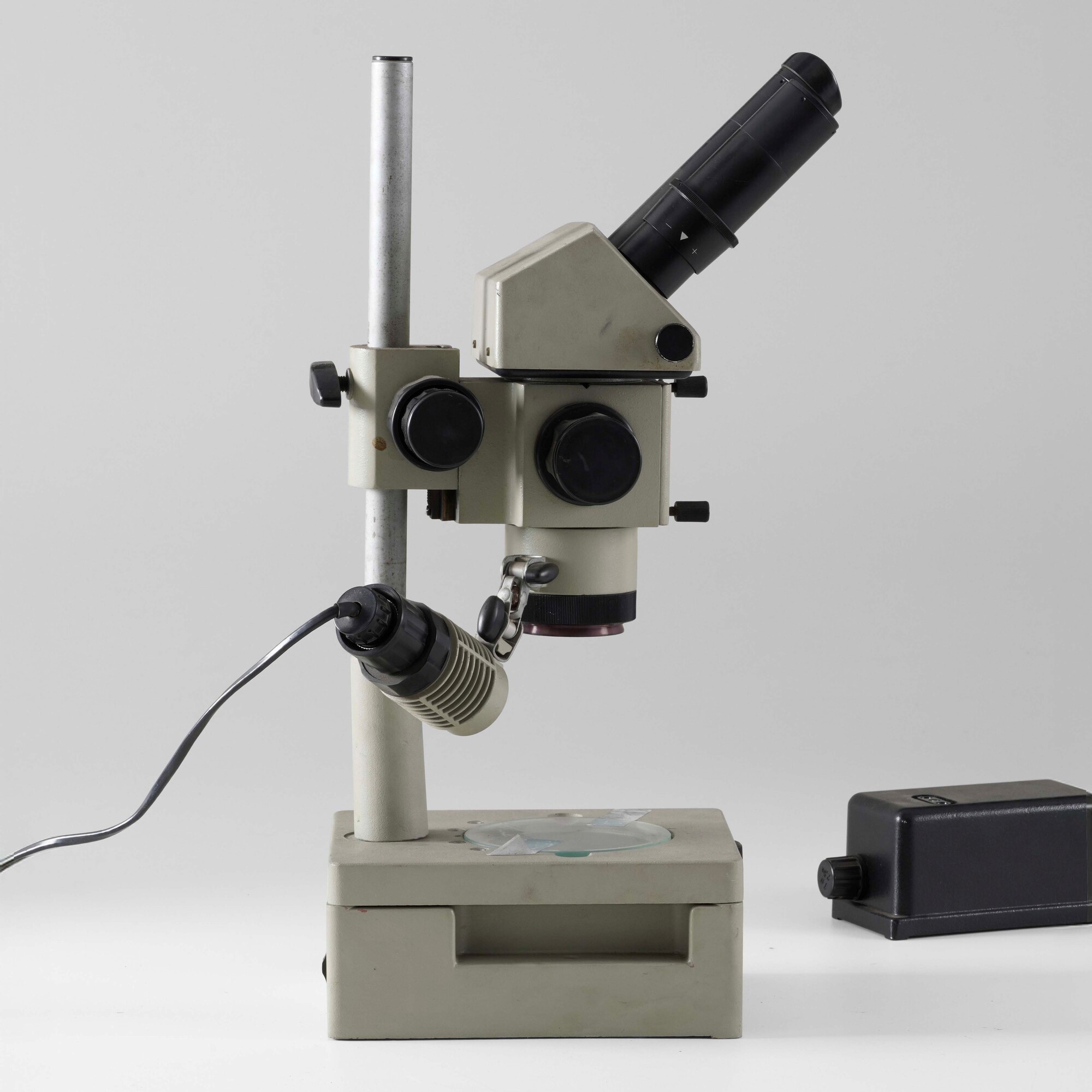 Lomo, Microscopio stereoscopico MBS 10 in metallo