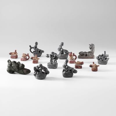 Lotto di figure scultoree con pose di Kamasutra, metallo, resina e terraglia (XX secolo)