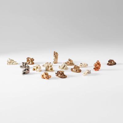 Lotto di figure in materiali vari, Scene erotiche, Giappone, XX secolo