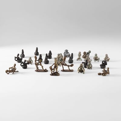 Figure in materiali diversi, raffiguranti personaggi in scene erotiche, Africa, XX secolo
