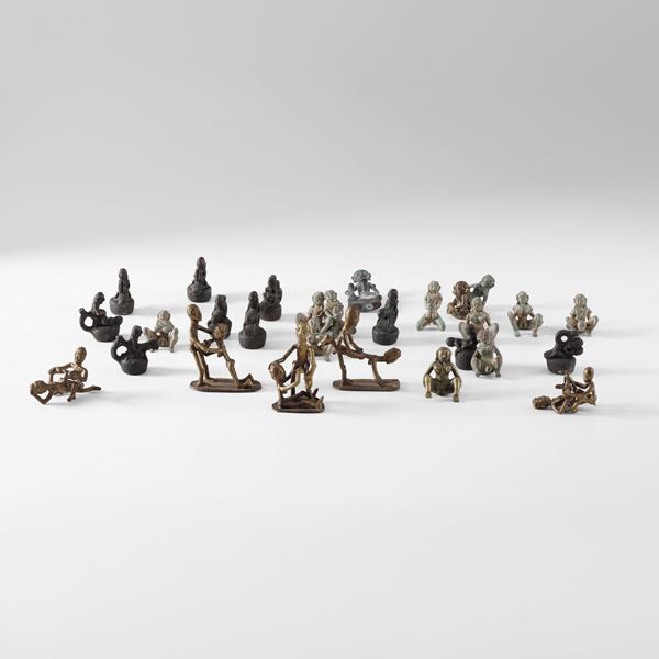Lotto composto da figure raffiguranti personaggi in scene erotiche, in materiali diversi, Africa, XX secolo