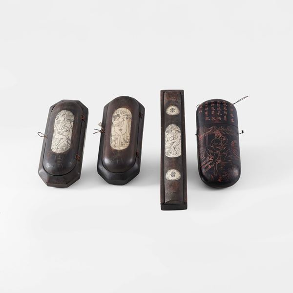Lotto composto da tre scatole in legno con lastra in osso e portasigari in legno raffiguranti scene erotiche, Cina, XX secolo