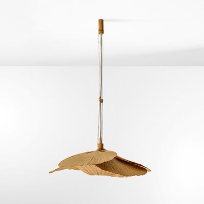 Lampada a sospensione “Uchiwa”, struttura in carta di riso, bambù e rattan