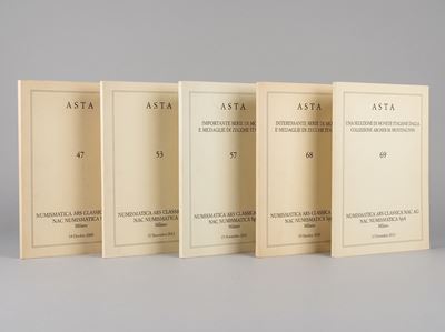 Cataloghi d’asta di numismatica e filatelia, lotto di cinque volumi, formato in 4°