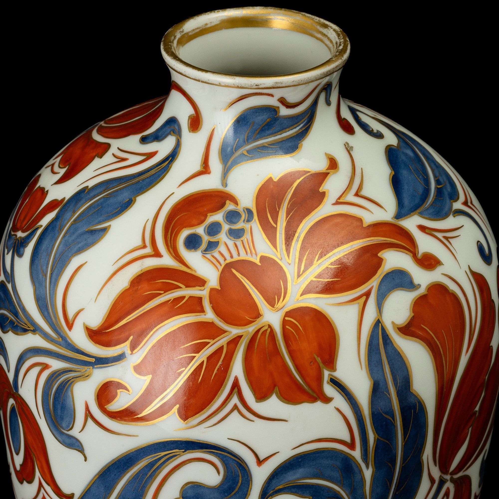 Giovanni Gariboldi - Vaso a balaustro in porcellana con decoro floreale policromo e filettature i...