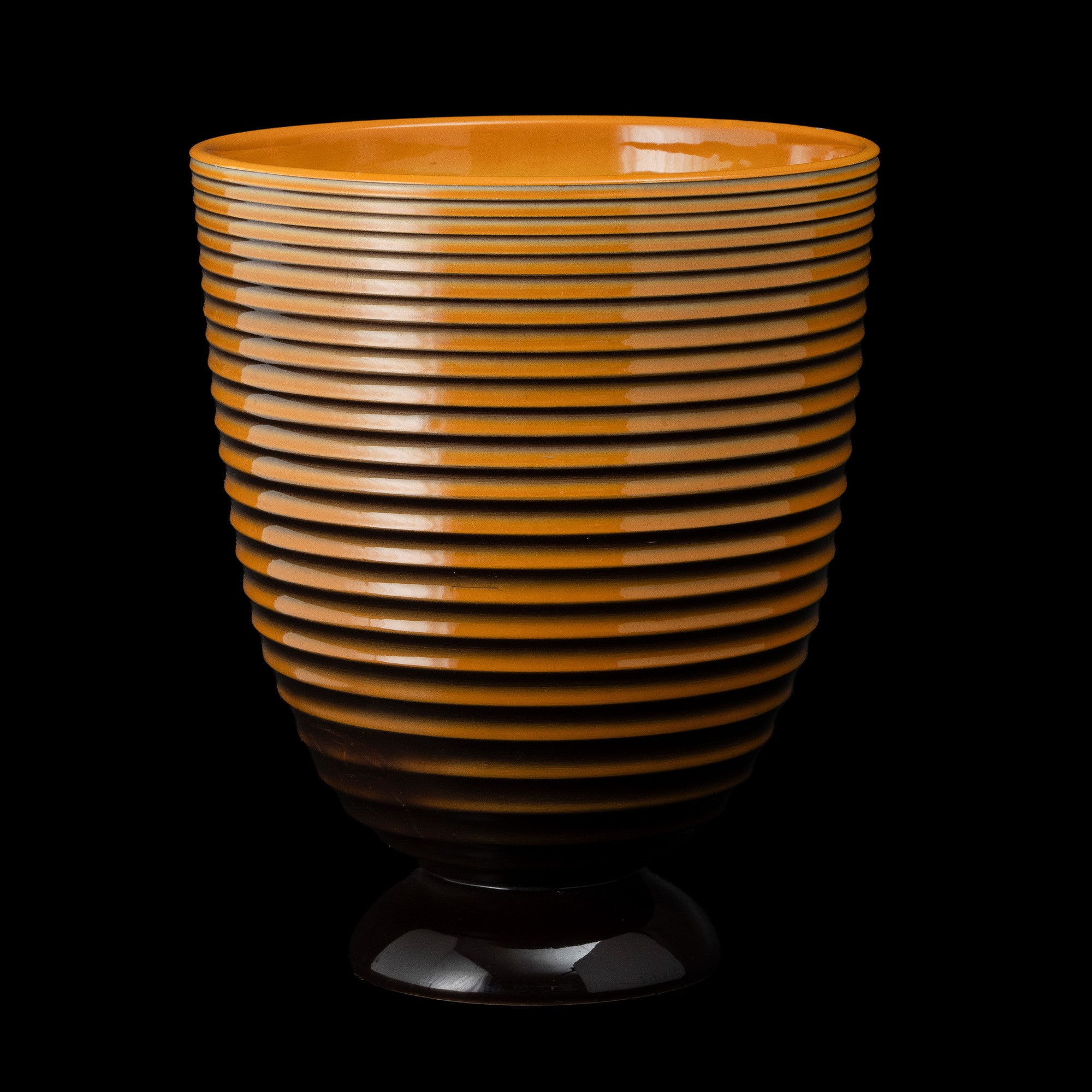 Galvani, Pordenone, Vaso a campana con decoro a costolature dipinte all’aerografo (ceramica)