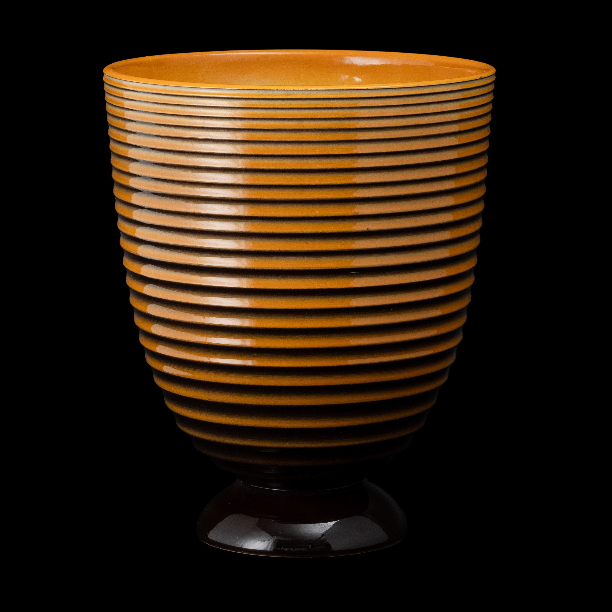 Galvani, Pordenone, Vaso a campana con decoro a costolature dipinte all’aerografo (ceramica)