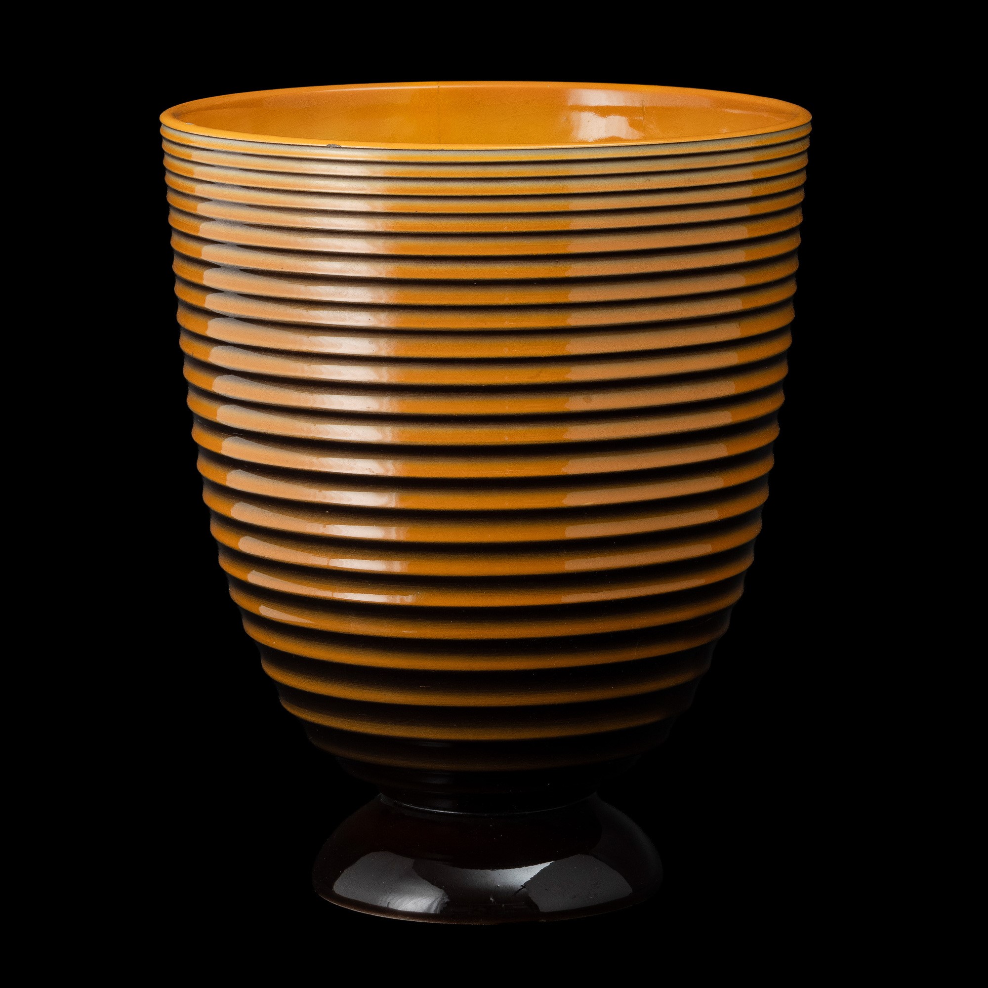 Galvani, Pordenone, Vaso a campana con decoro a costolature dipinte all’aerografo (ceramica)