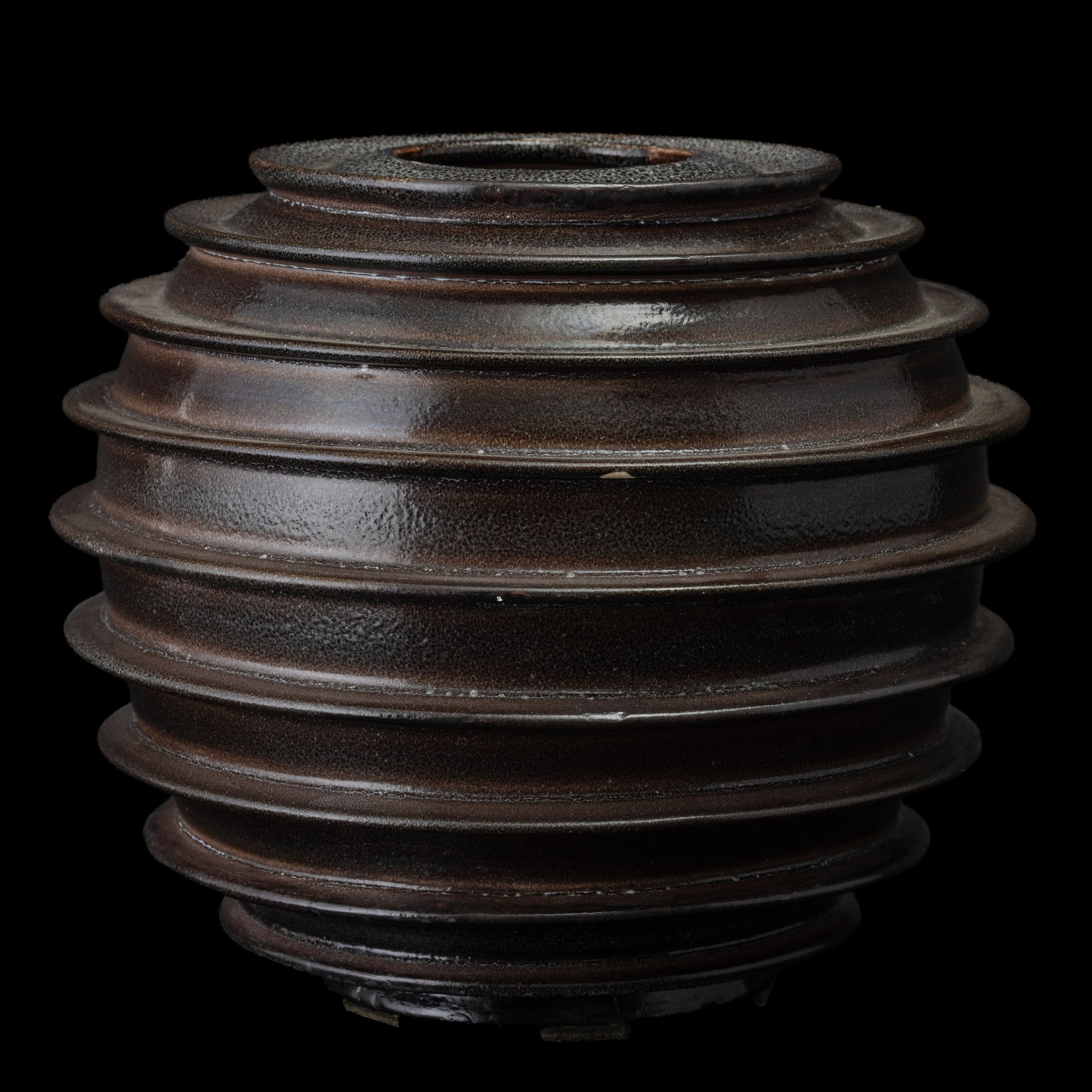 Vaso sferico in ceramica a costolature estroflesse, La Casa dell’Arte, Albisola, 1930 ca.