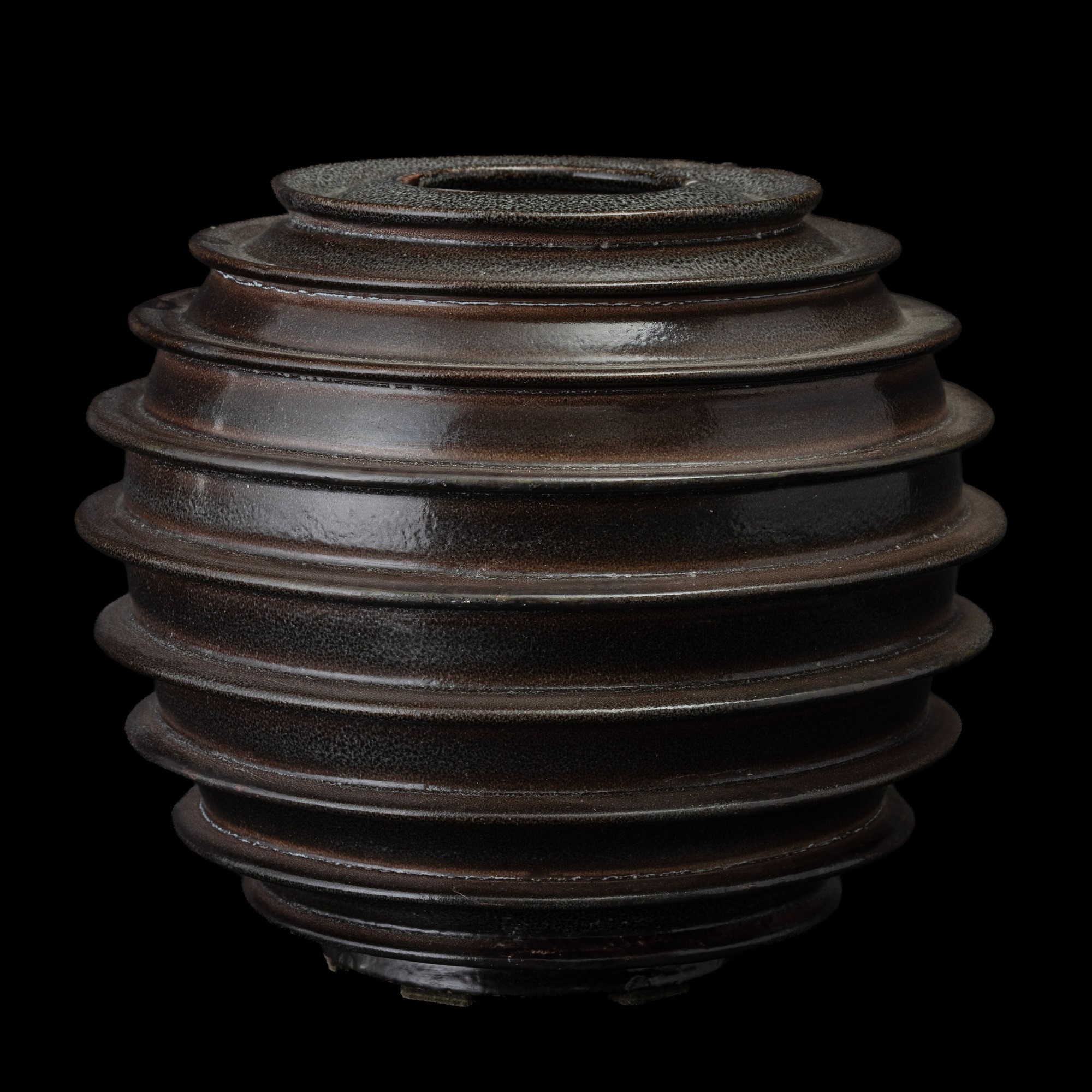 Vaso sferico in ceramica a costolature estroflesse, La Casa dell’Arte, Albisola, 1930 ca.