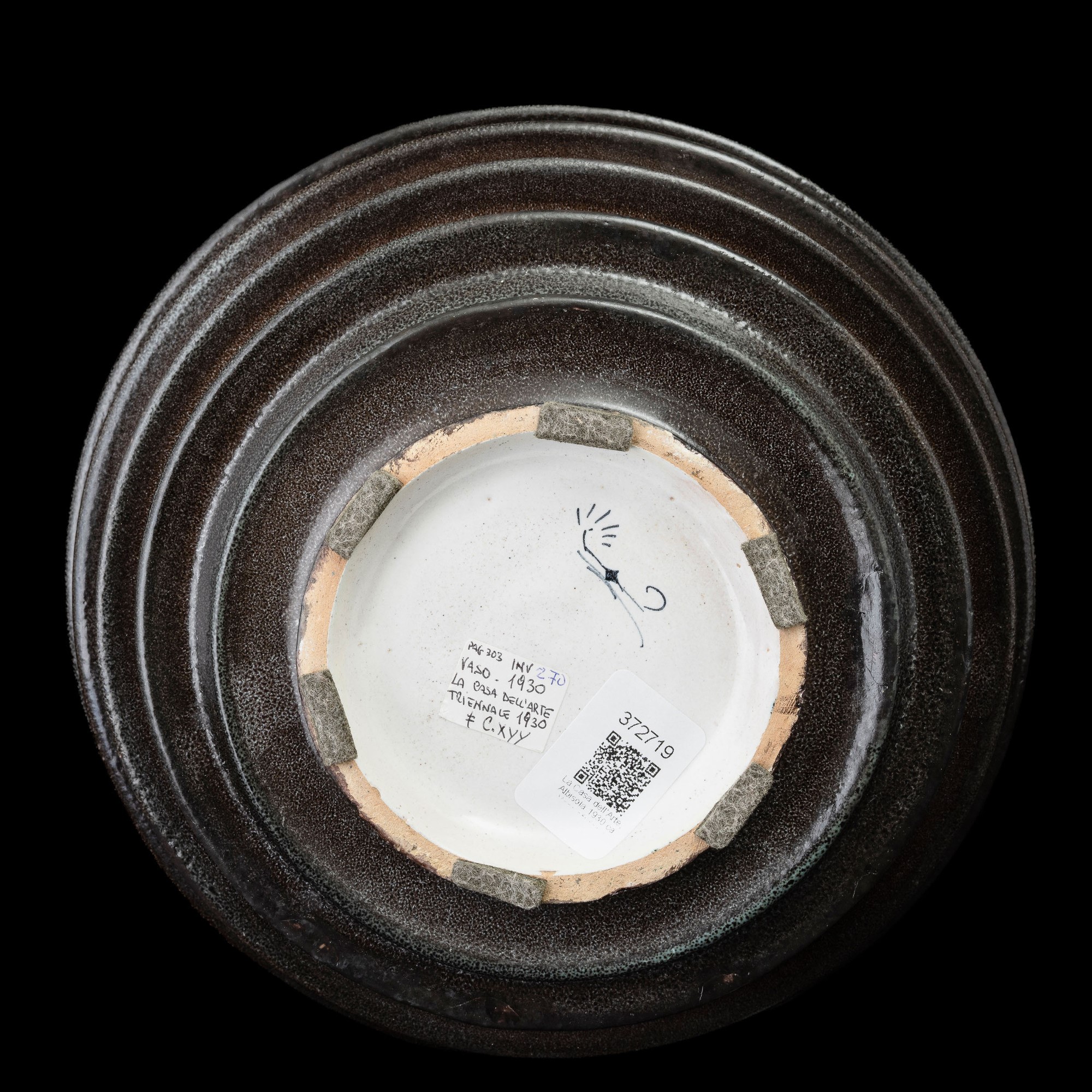 Vaso sferico in ceramica a costolature estroflesse, La Casa dell’Arte, Albisola, 1930 ca.