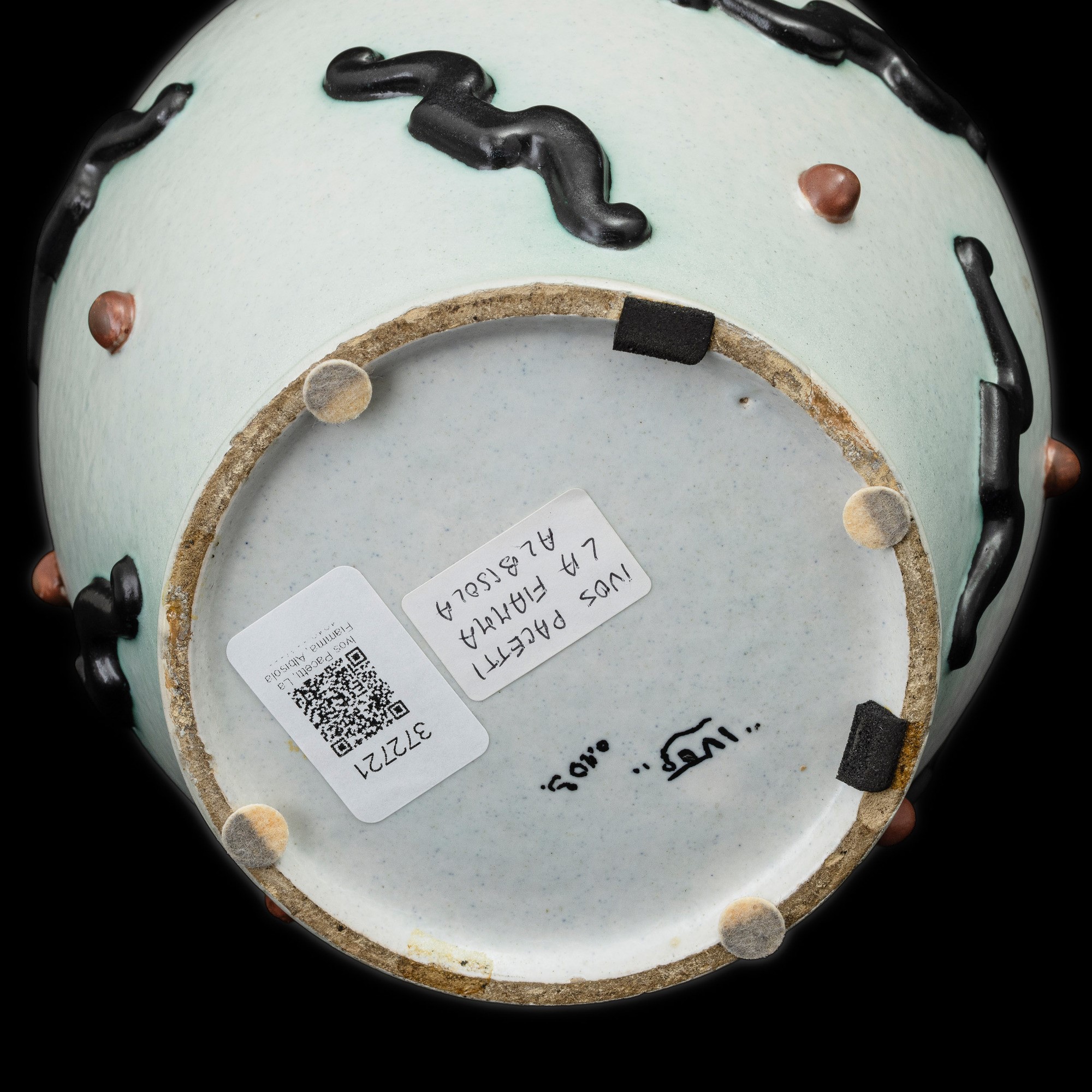 Ivos Pacetti - La Fiamma, vaso a uovo in ceramica con decoro a rilievo, Albisola (1940 ca.)