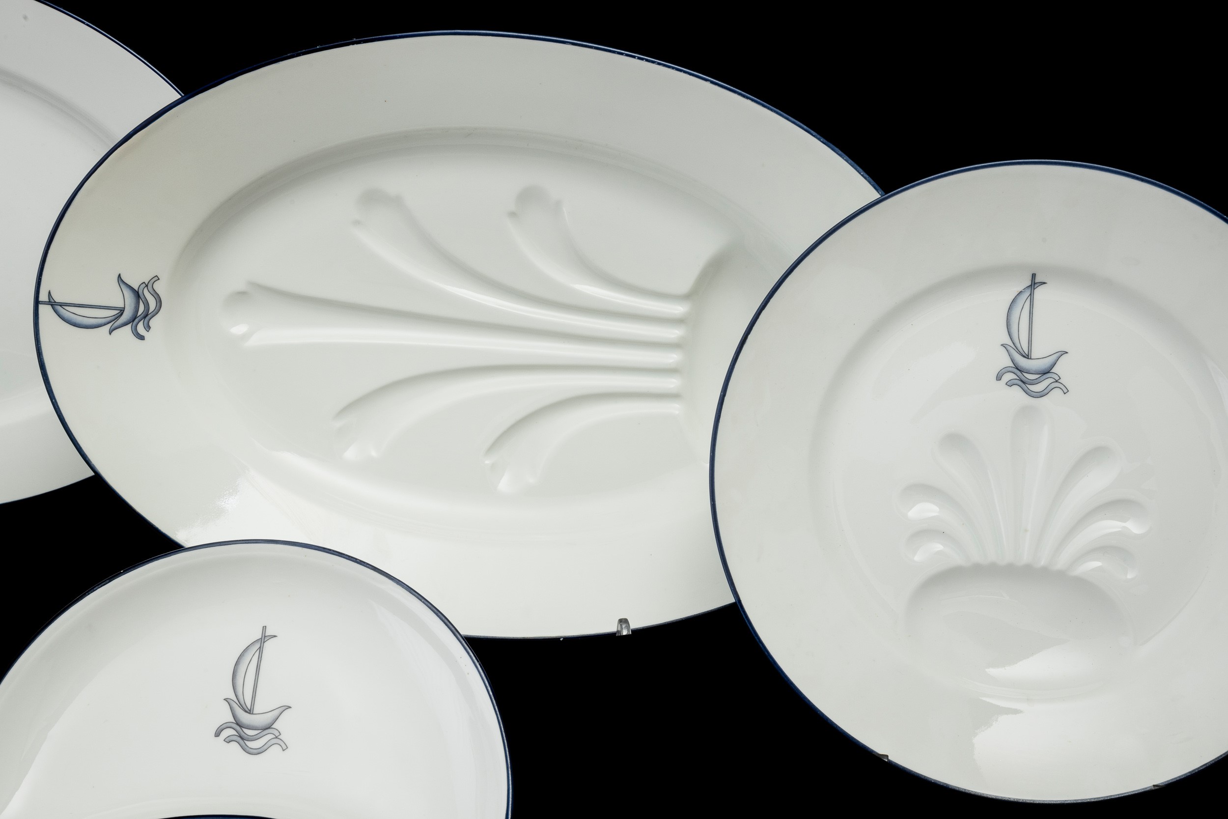 Gio Ponti - Pittoria di Doccia (Sesto Fiorentino), servizio di porcellana “Navicelle” con decoro ...