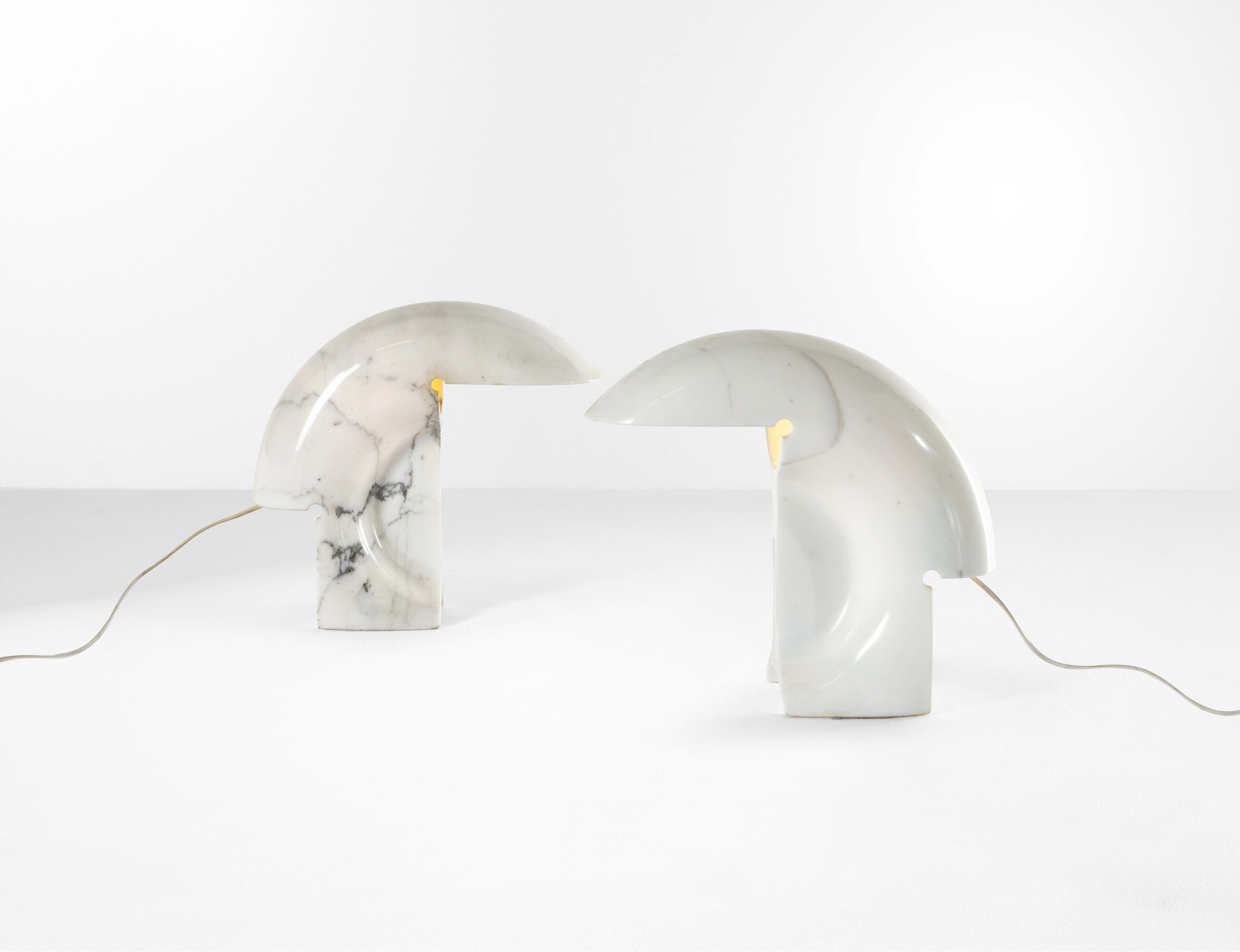 Tobia Scarpa - Due lampade da tavolo mod. Biagio, marmo bianco di Carrara
