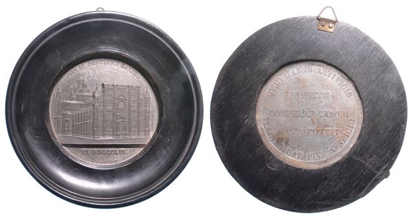 STATO PONTIFICIO. PIO IX (Giovanni Maria Mastai Ferretti), 1846-1878. Medaglia in bronzo argentato 1859 entro cornice in legno. Certosa di Pavia.